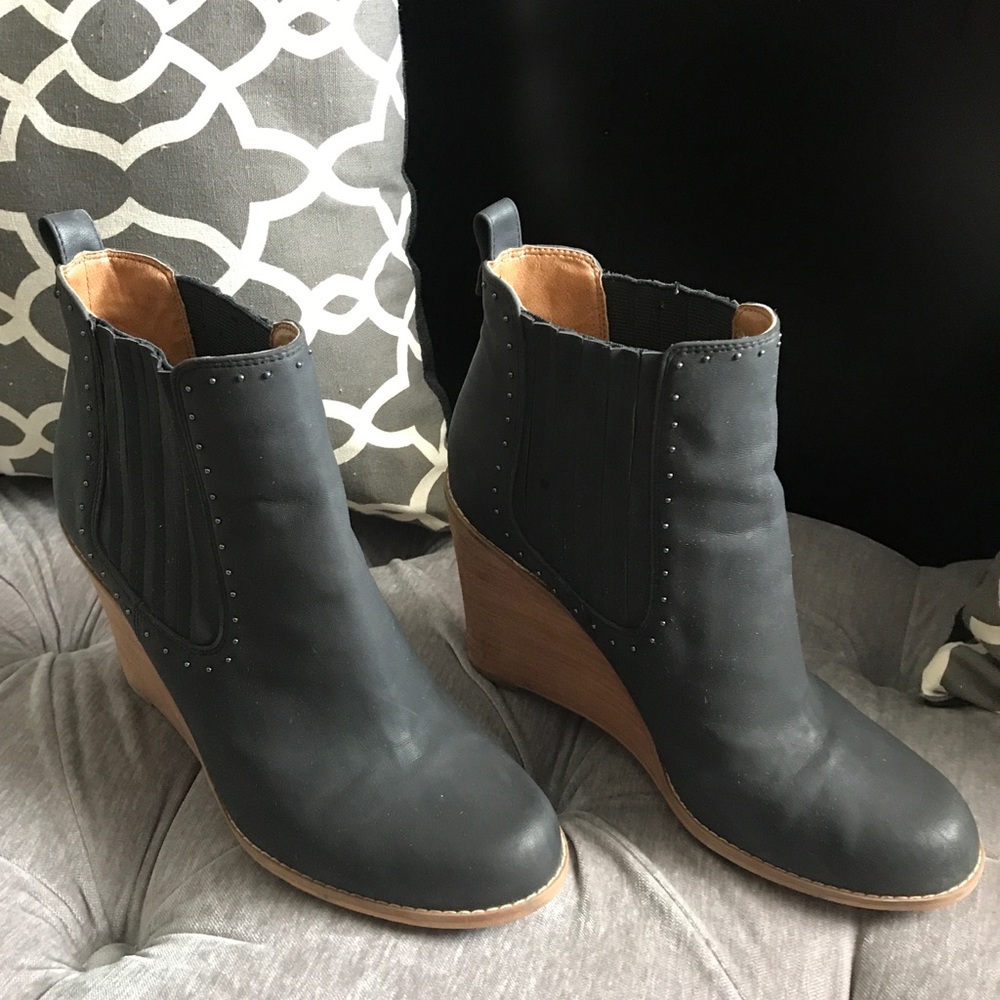 Melrose and Market Wedge Booties